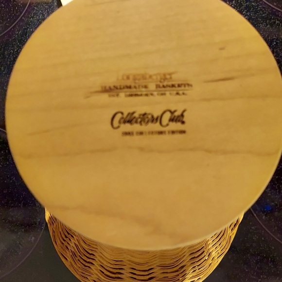 2009 Longaberger Collector's Club Basket w/Protector - Picture 3 of 4